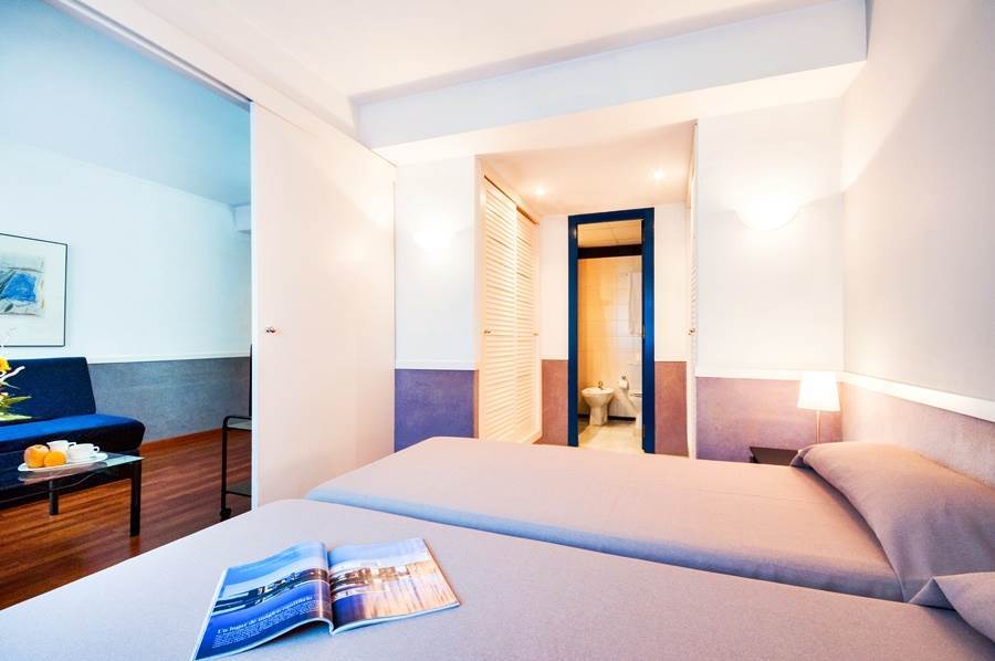 Apartamentos Descartes Барселона Экстерьер фото
