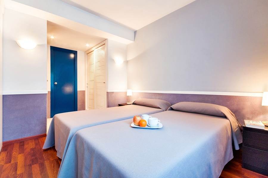 Apartamentos Descartes Барселона Экстерьер фото