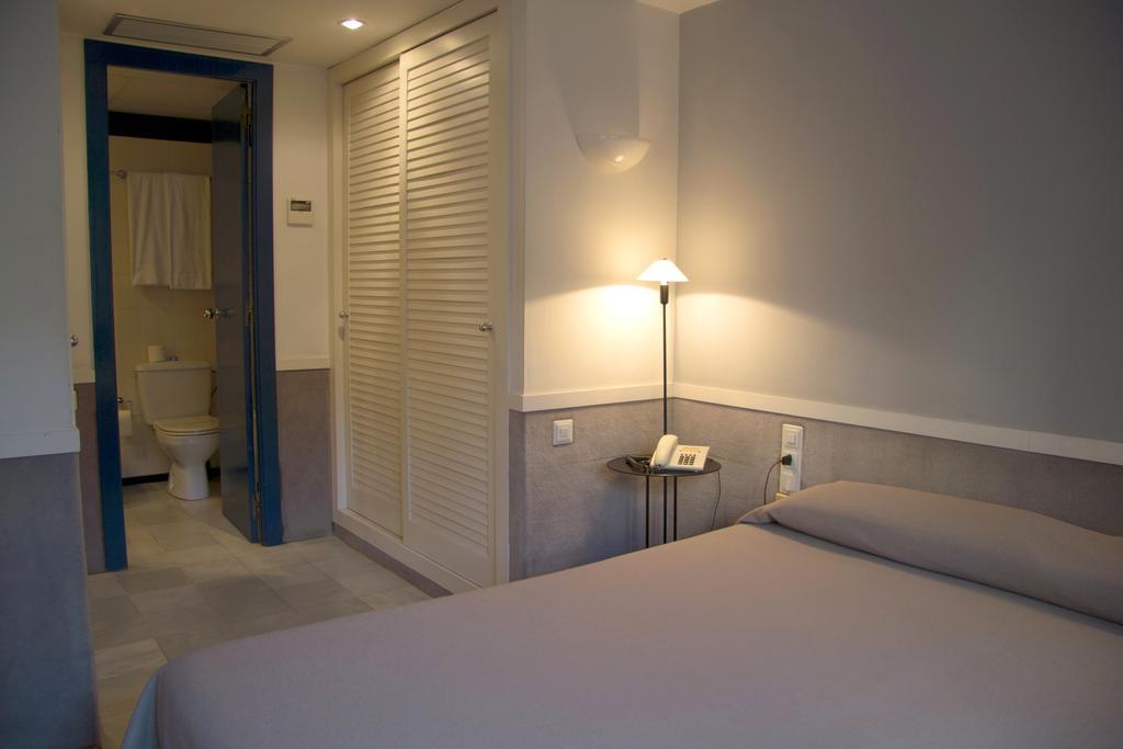 Apartamentos Descartes Барселона Экстерьер фото