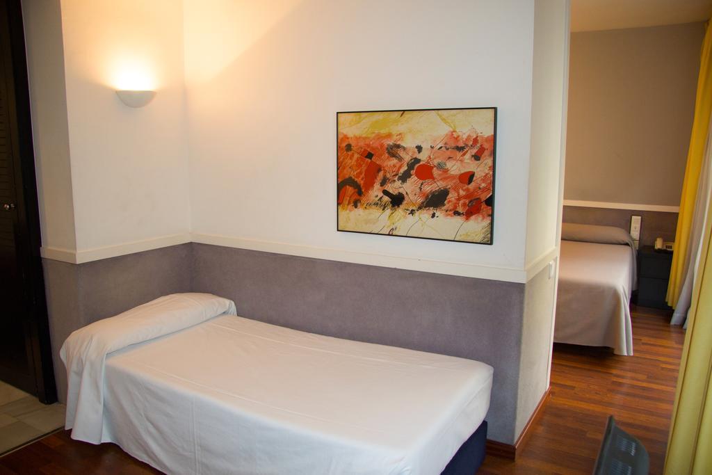 Apartamentos Descartes Барселона Экстерьер фото