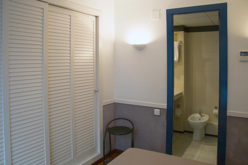 Apartamentos Descartes Барселона Экстерьер фото