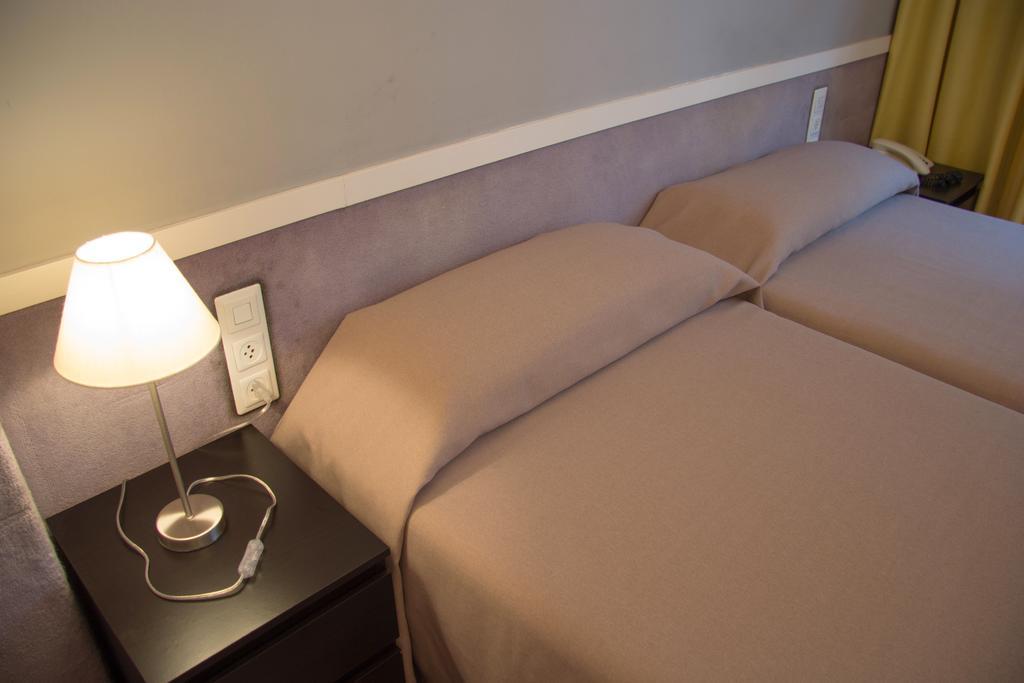 Apartamentos Descartes Барселона Экстерьер фото