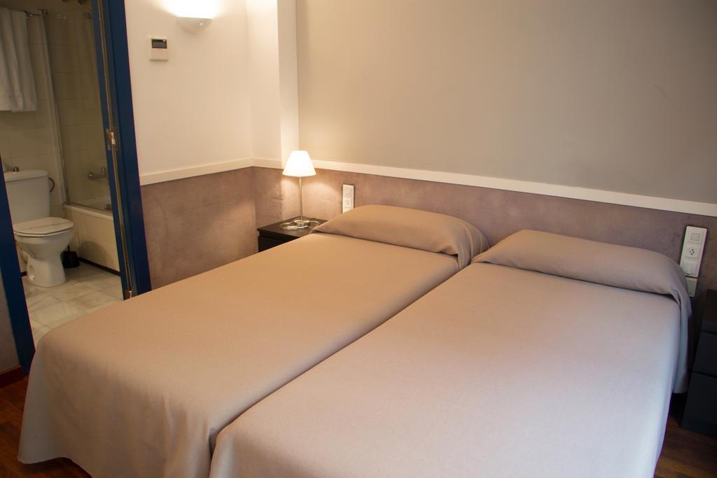 Apartamentos Descartes Барселона Экстерьер фото