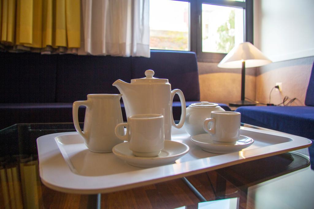 Apartamentos Descartes Барселона Экстерьер фото