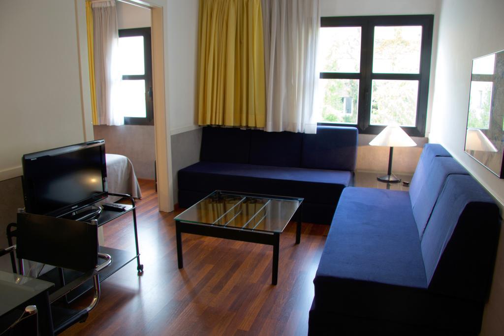 Apartamentos Descartes Барселона Экстерьер фото
