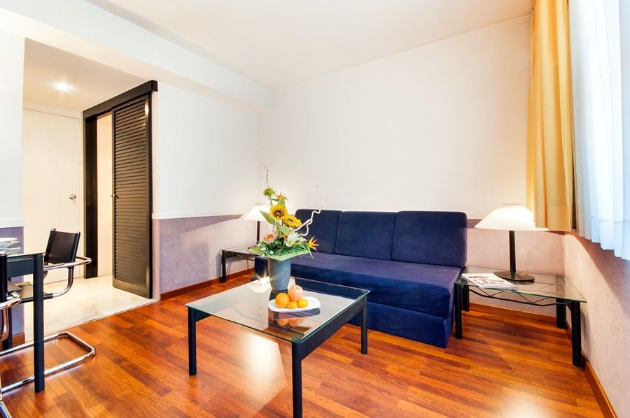 Apartamentos Descartes Барселона Экстерьер фото