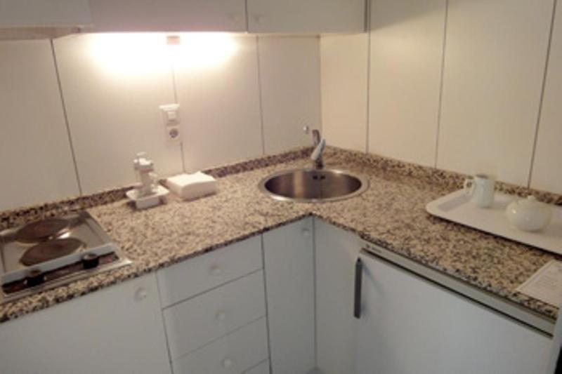 Apartamentos Descartes Барселона Экстерьер фото